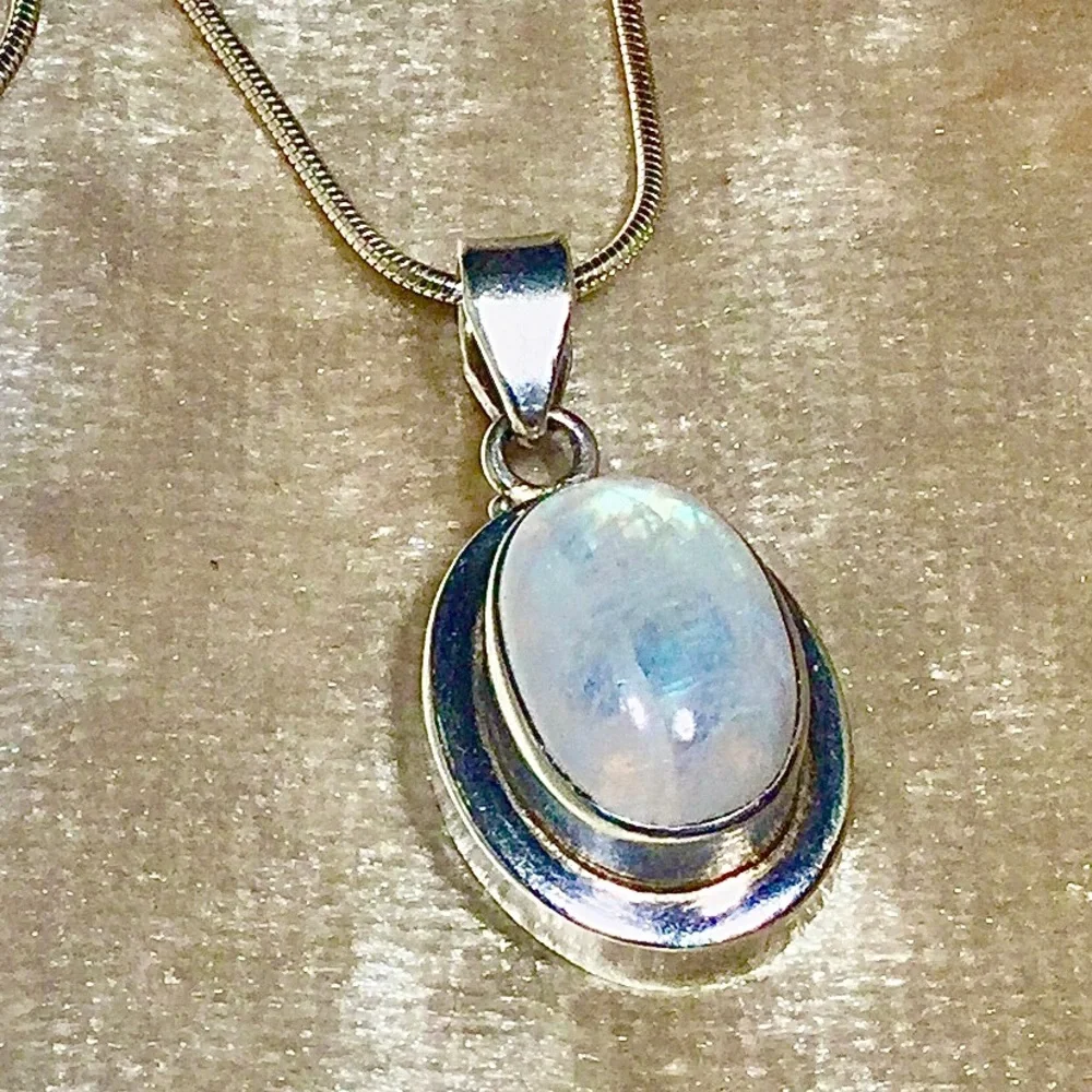 Gorgeous Moonstone 925 Sterling Silver Necklace - Picture 3 of 16